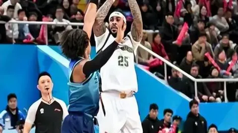 波兰新星：屡试抢断莱万未果；莫德尔助我结识众人