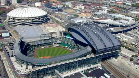 哈尔滨公益冰场激发冰雪运动狂潮，全民共享欢乐雪季热情高涨